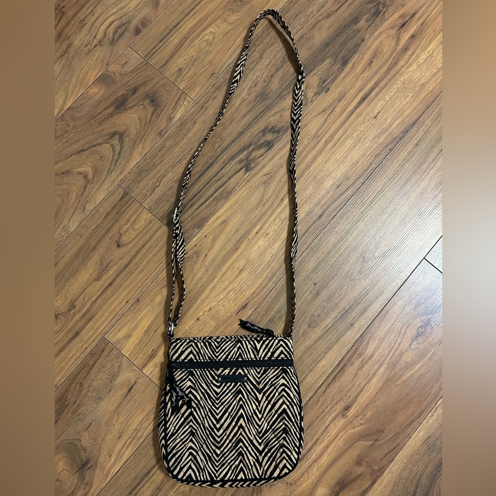 Vera Bradley leopard print crossbody purse. Cloth bag. Quilted. Everyday bag.